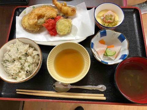 昼食の天ぷら🍤🍤🍤（えんむすび）